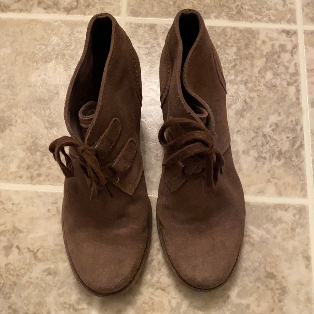 Clark’s 8.5 booties